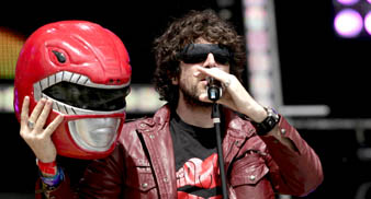 Super Furry Animals Wow End Of The Road With Hit-Packed Set
