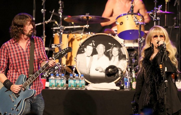 Dave Grohl and Stevie Nicks performing together