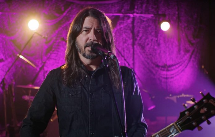Dave Grohl performing Everlong
