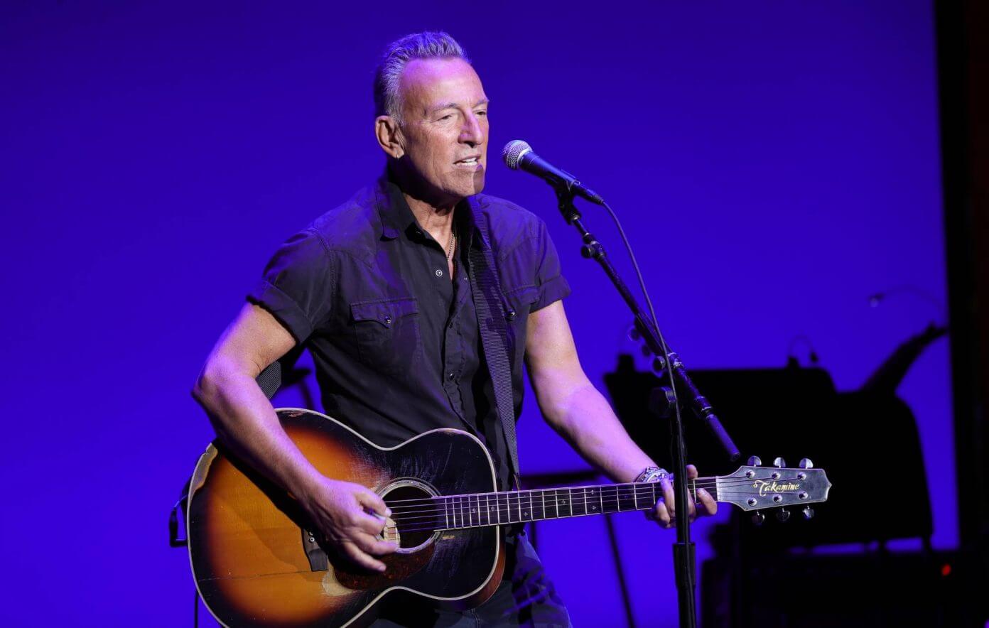 Watch Bruce Springsteen tell jokes and play four songs at Stand Up For Heroes show
