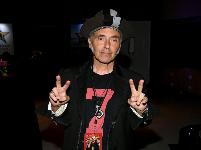 Nils Lofgren removes music from Spotify in solidarity with Neil Young