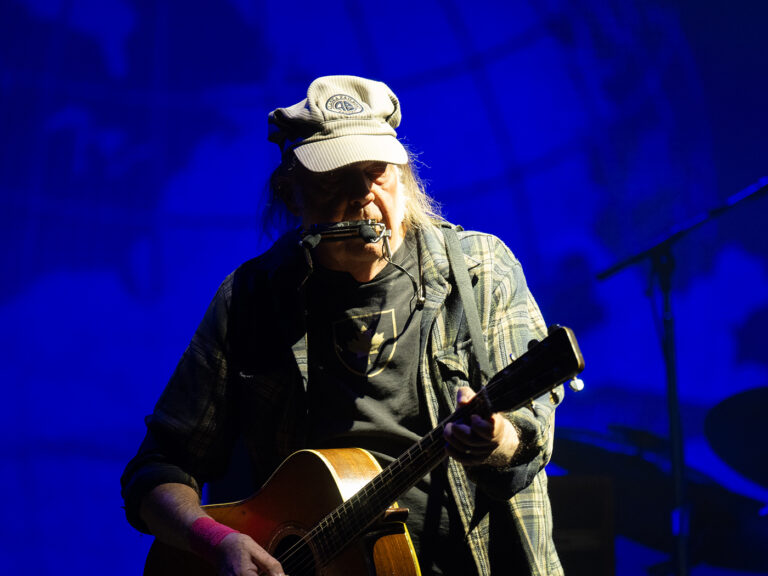 Pie chart of gold! Neil Young’s European tour in stats