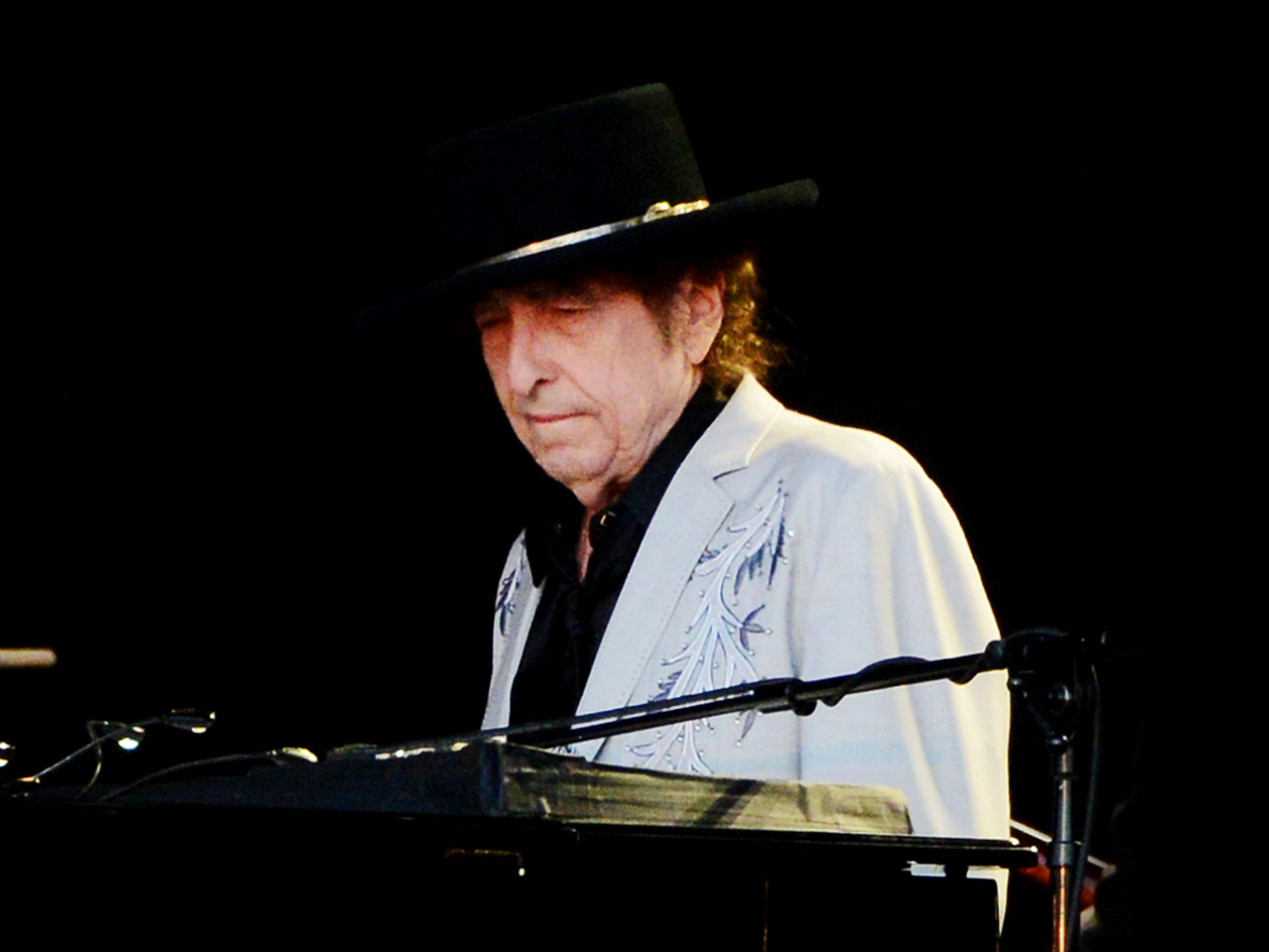 Listen to Bob Dylan play a Basement Tapes rarity live for the first time – UNCUT Listen to Bob Dylan play a Basement Tapes rarity live for the first time – UNCUT